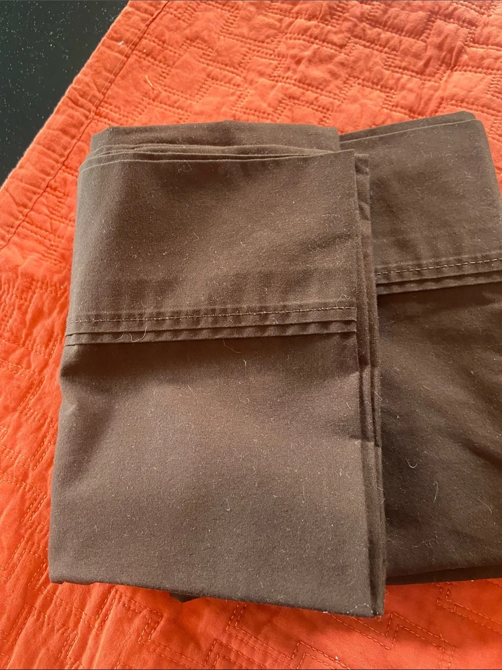 1Orange Pillow Sham, 4 pair Pillow Cases 2orange, 2black, 2dark red, and 2tan